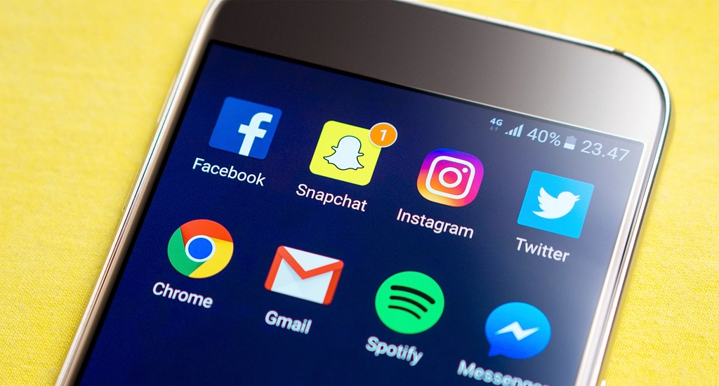 Smartphone screen showing a grid of mobile apps